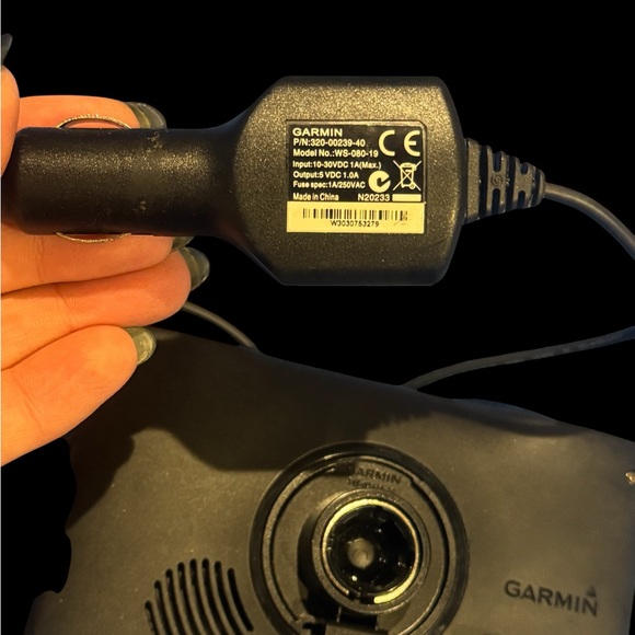 Garlic Nuvi 145-01515-10 GPS Navigation Bundle 5” Screen - Picture 4 of 5